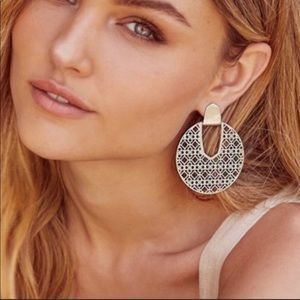 Kendra Scott Diane Gold Filigree earrings!